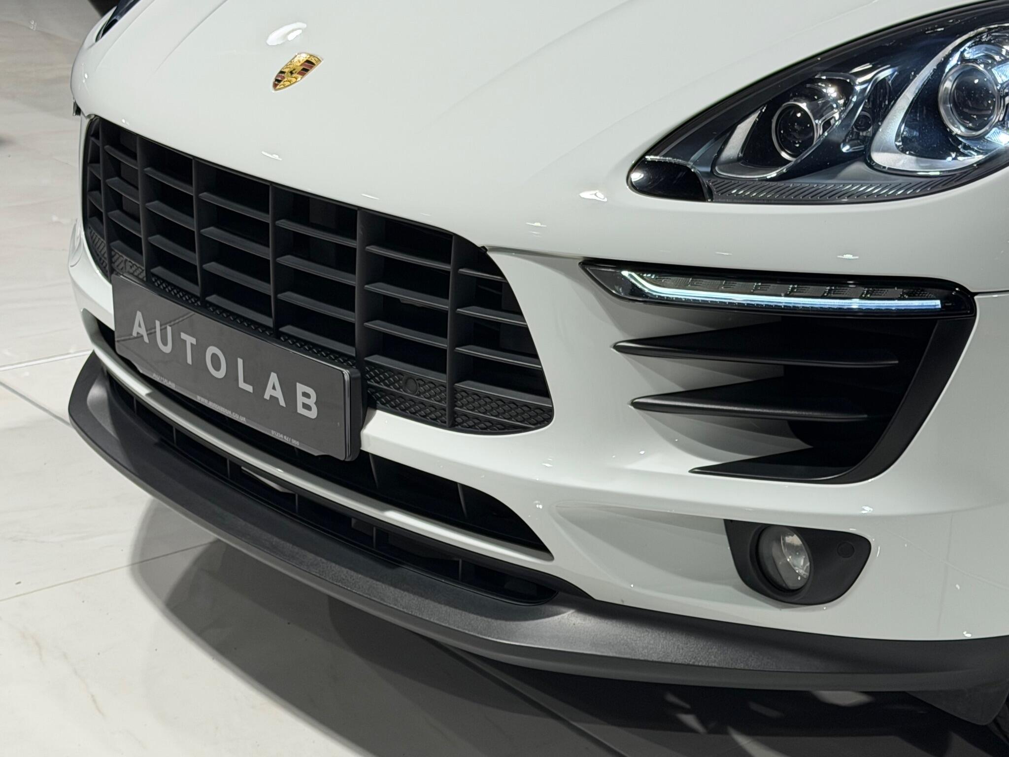 Porsche Macan 2.0T SUV 5dr Petrol PDK 4WD Euro 6 (s/s) (252 ps)